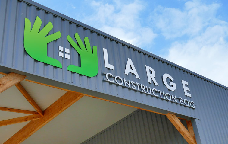 large-construction-bois-creation-signaletique-facade-cote-rn6